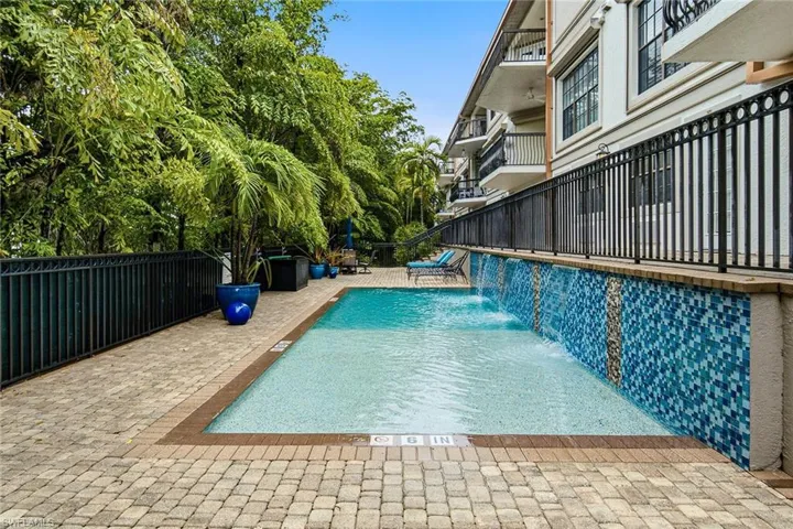705 10th St S 202, Naples, Florida 34102