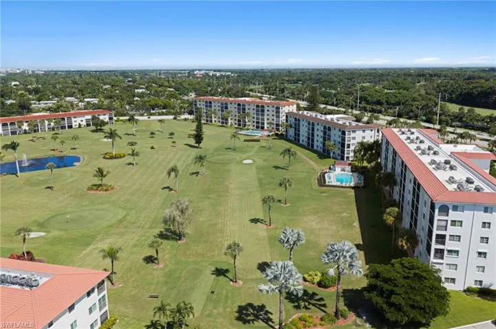 29 High Point Cir E 101, Naples, Florida 34103