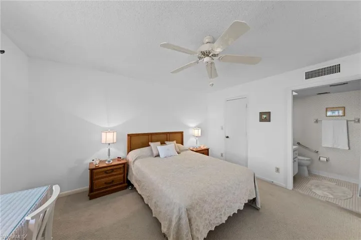 29 High Point Cir E 101, Naples, Florida 34103