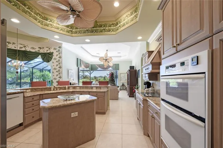 Island, Electric Cooktop, built in Microwave and Oven
