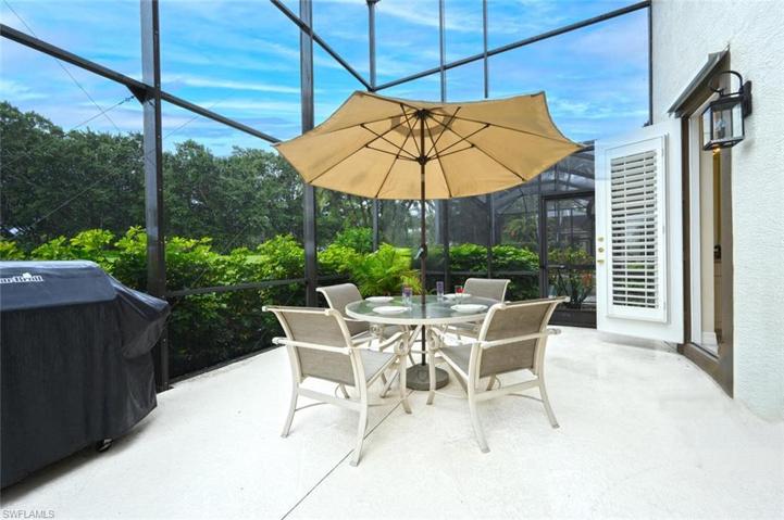 Dining or seating area with pool bath access