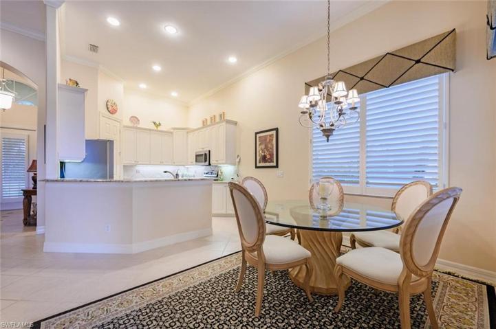 Spacious Dining area !