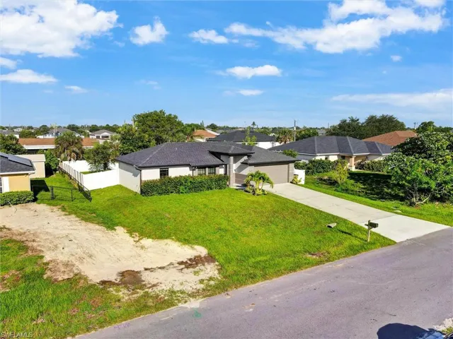 1317 4th Pl, Cape Coral, Florida 33909