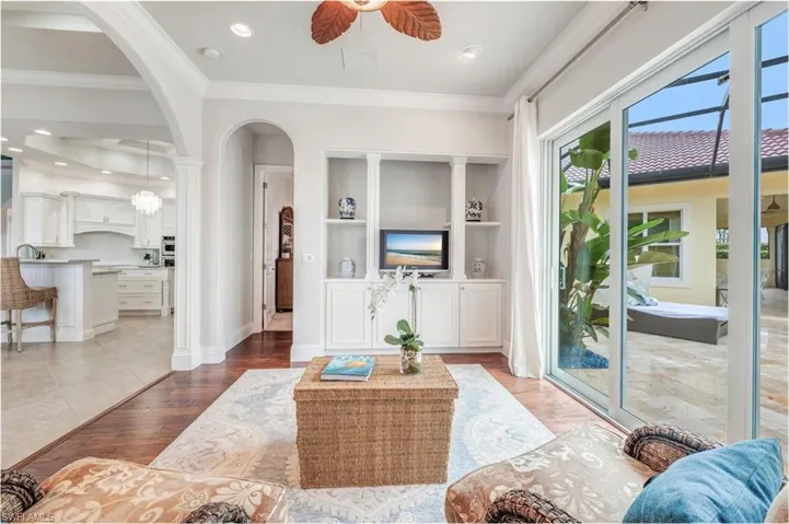 Sitting TV room/Den