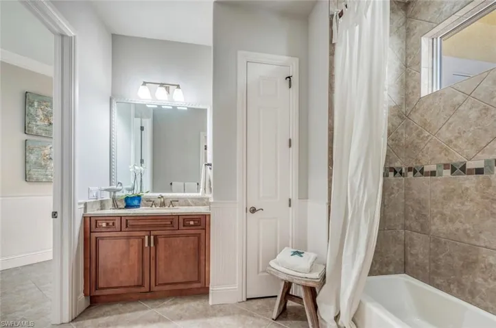 Bathroom of guest room in Main House
