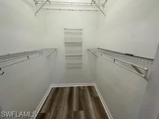 Walk in Closet Master Bedroom