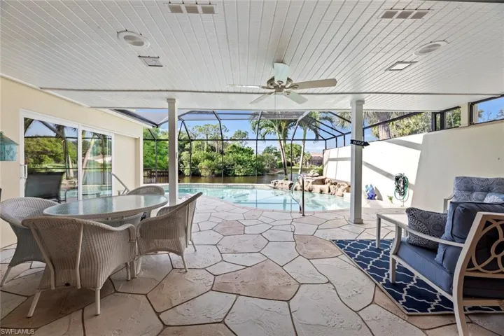 Sunroom with ceiling fan