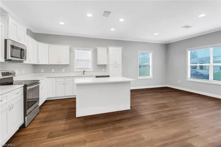 837  Da Vinci S AVE, Lehigh Acres, FL 33974