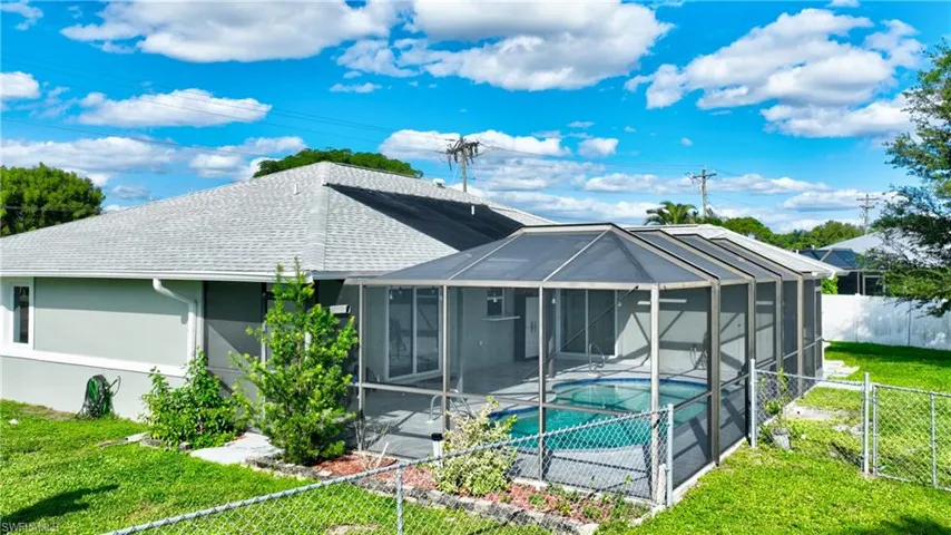4718 Forest Glen Dr, North Fort Myers, Florida 33903