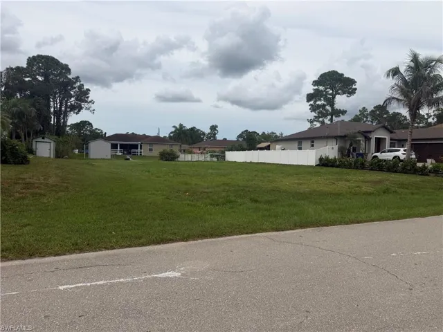 1017 Alaska Ave, Lehigh Acres, Florida 33971
