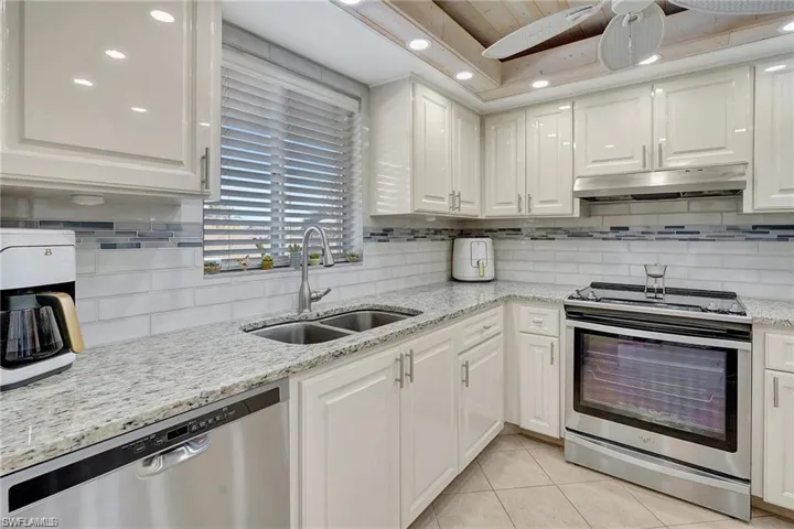 5515  Rattlesnake Hammock  RD, Naples, FL 34113