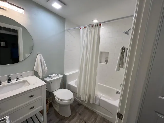 9113  Michael  CIR, Naples, FL 34113