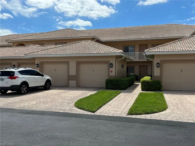 9113  Michael  CIR, Naples, FL 34113