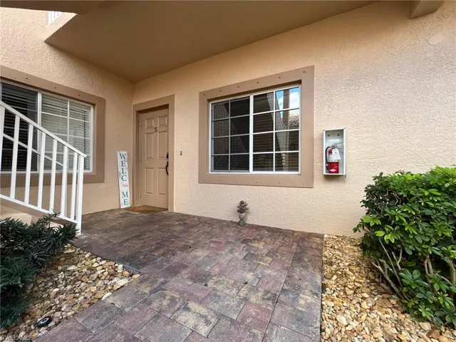 9113  Michael  CIR, Naples, FL 34113
