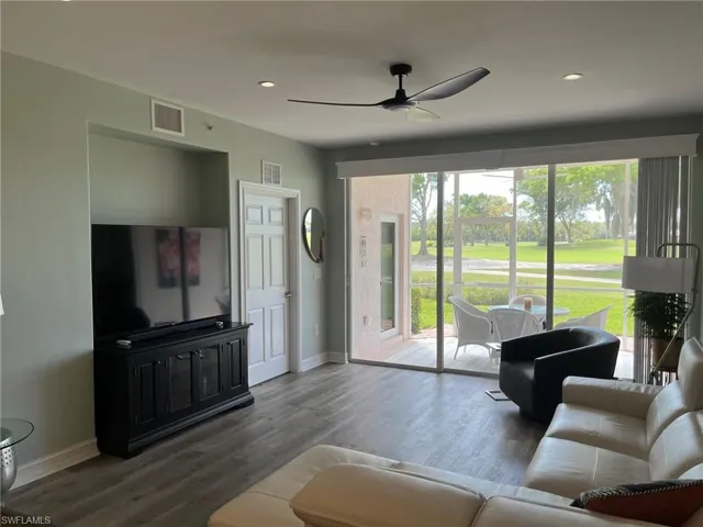 9113  Michael  CIR, Naples, FL 34113