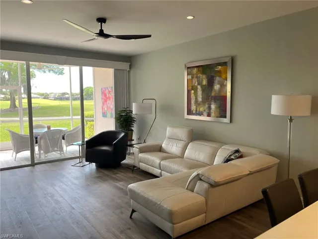 9113  Michael  CIR, Naples, FL 34113
