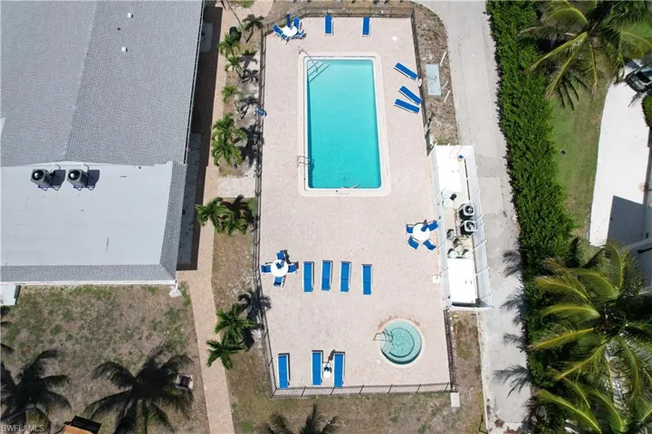 Outdoor swimming pool with integrated spa, surrounded by a paver deck