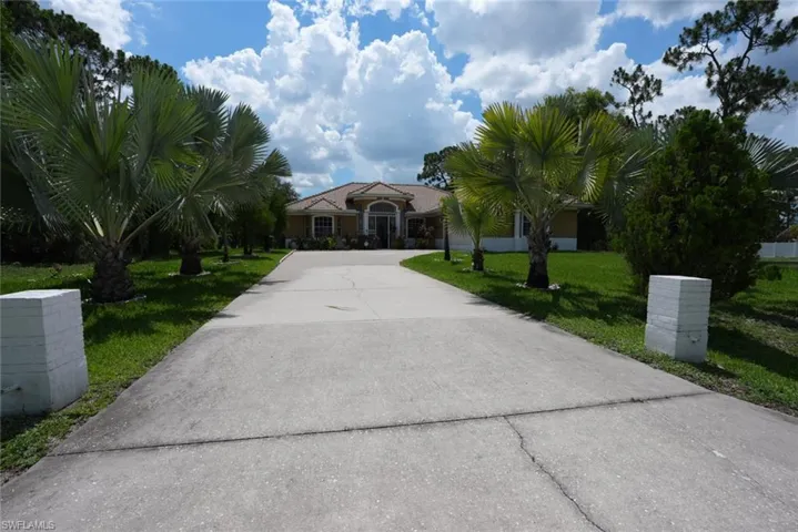 219 Columbus Ave, Lehigh Acres, Florida 33936