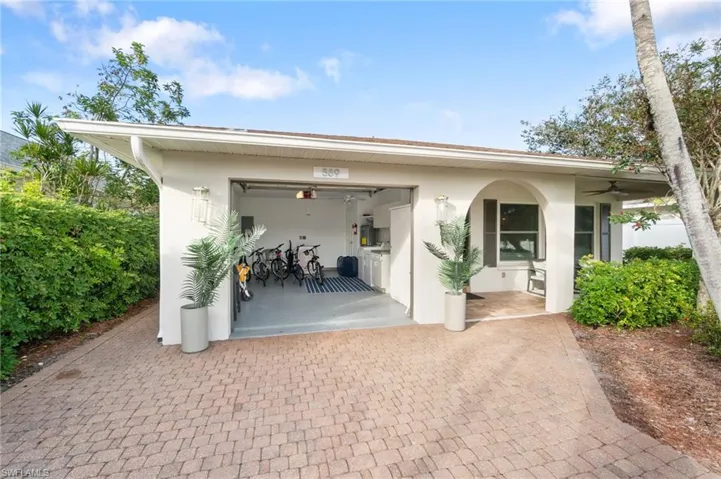 589  104th N AVE, Naples, FL 34108