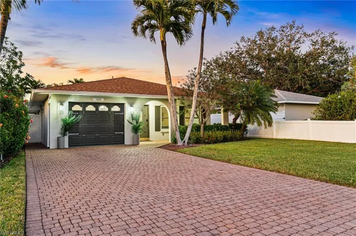 589  104th N AVE, Naples, FL 34108