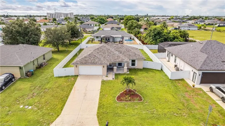 1406 Ne 10th Ln, Cape Coral, Florida 33909