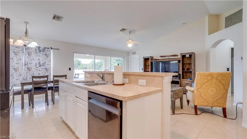1406 Ne 10th Ln, Cape Coral, Florida 33909