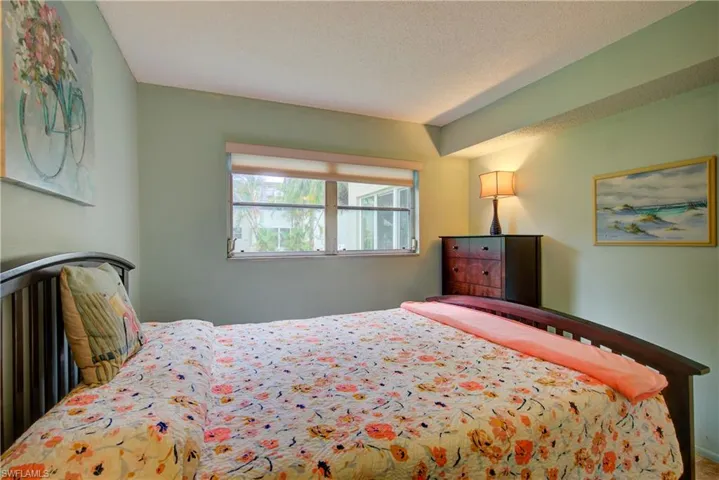 The guest bedroom is 11' x 10'