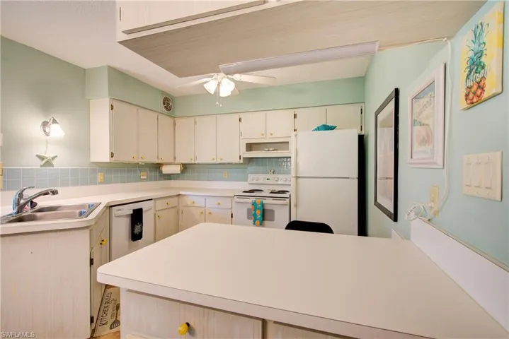 There is also a desk here in the kitchen