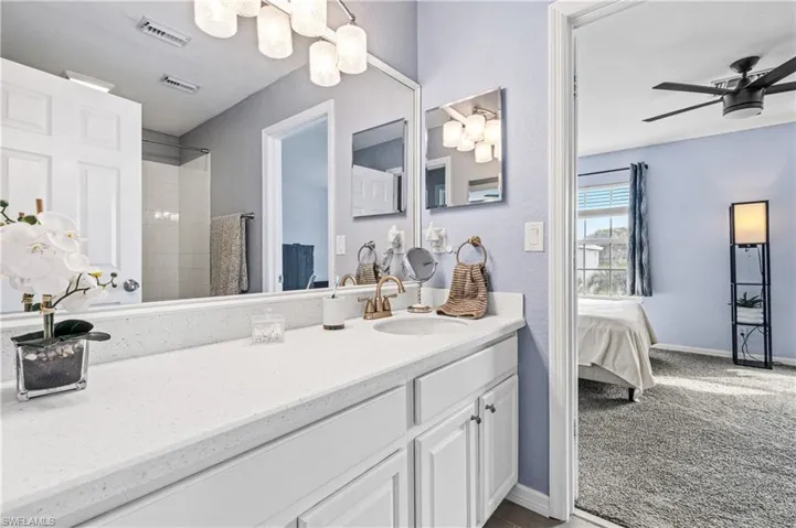 2nd upstairs full bathroom