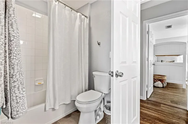 2nd upstairs full bathroom