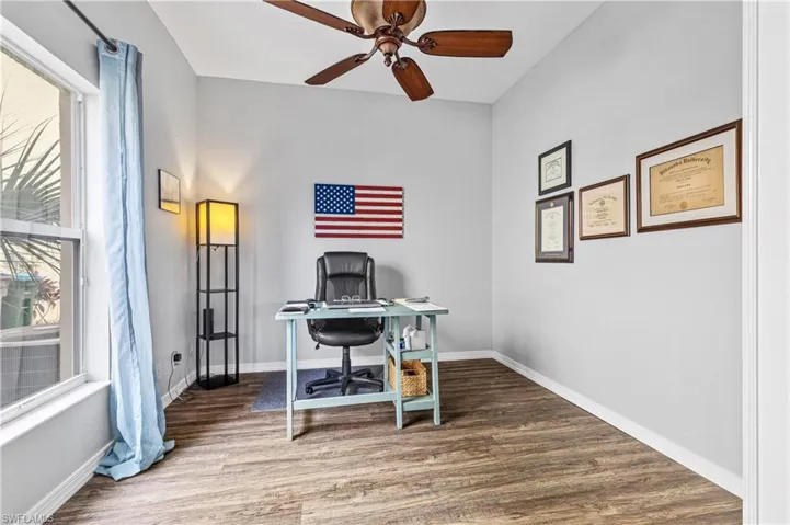 Den/office/flex space