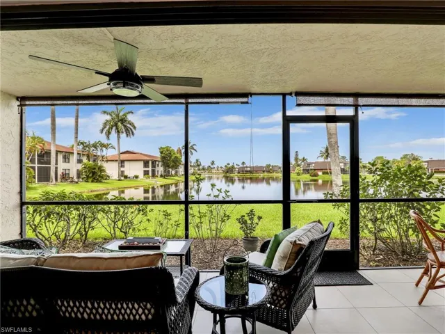 Lanai w/ western exposure and long lake water views