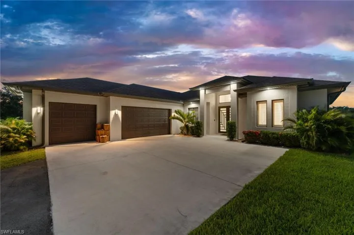 411 24th Ave Ne, Naples, Florida 34120