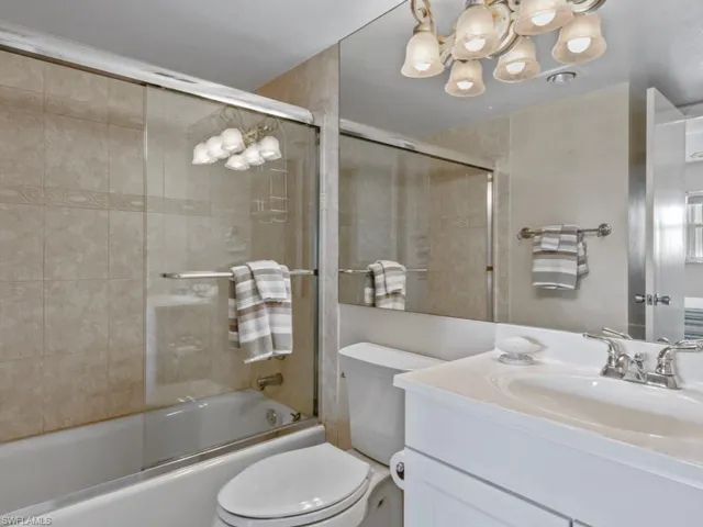 Primary Bathroom en Suite