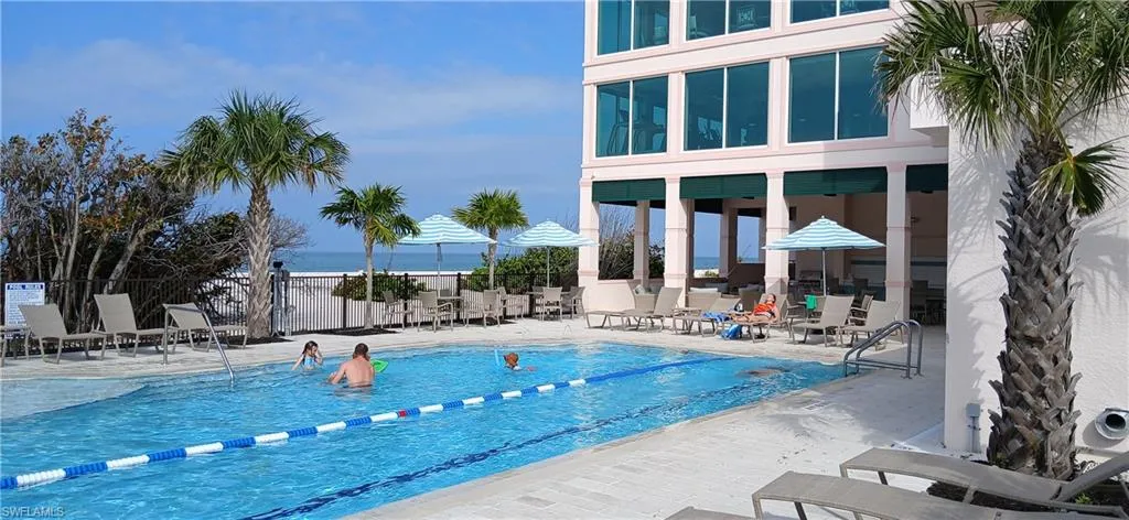 Huge pool with shade and facilities