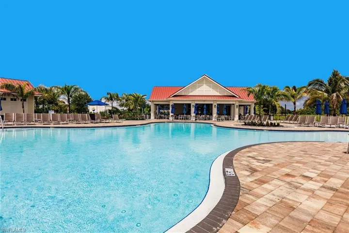 Exclusive to River Hall Country Club members and residents, this pool features a bar with full food and drink service.