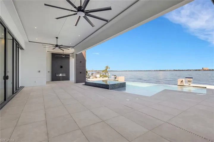Huge coverd lanai