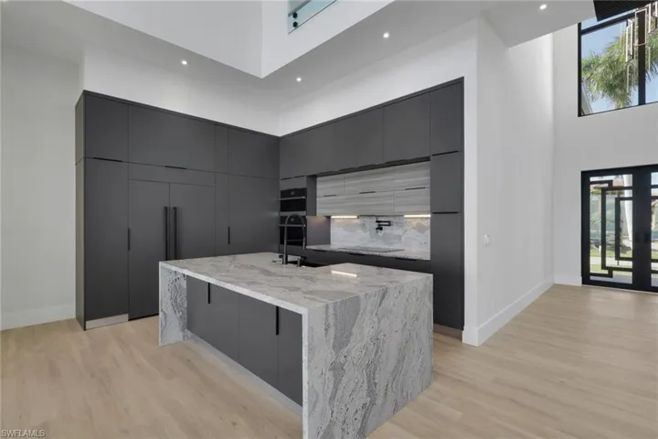 Large center island with waterfall granit counter top