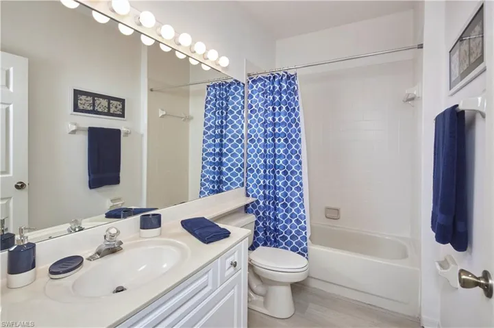 Guest bath.