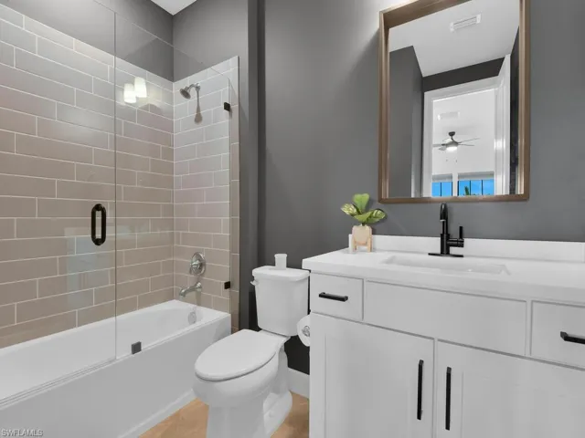 Guest Suite Full Bath - Second Floor