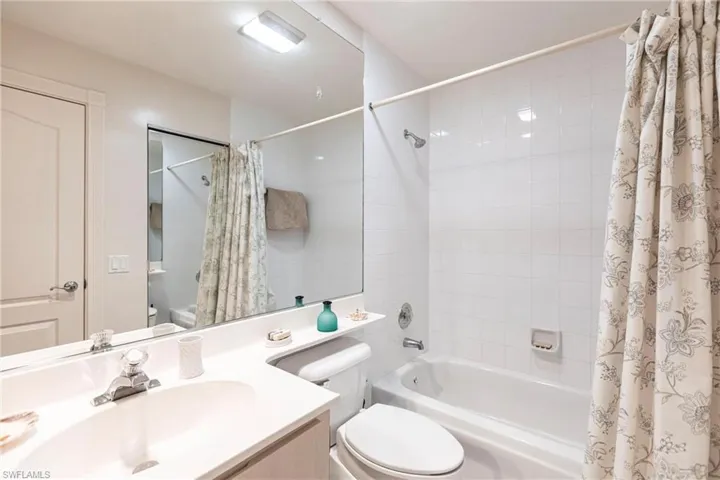 Guest bathroom.