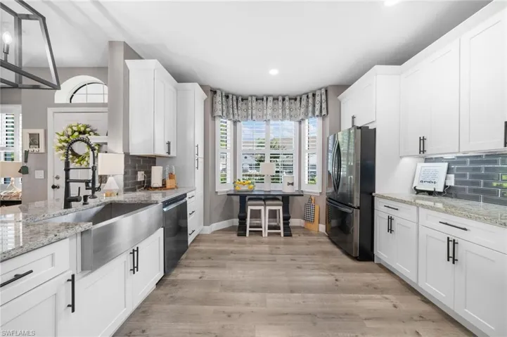 eat in area of kitchen
