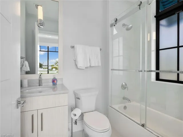 101 8th St S 201, Naples, Florida 34102