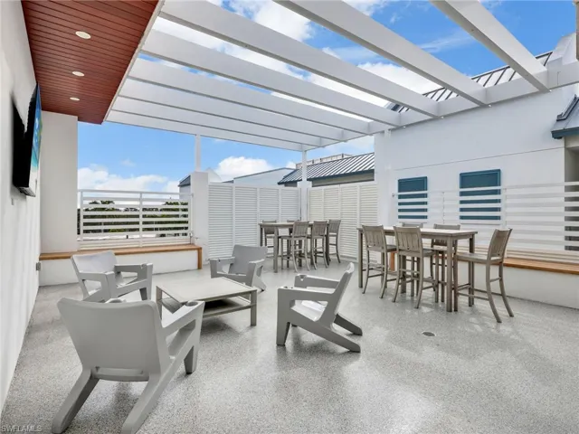 101 8th St S 201, Naples, Florida 34102