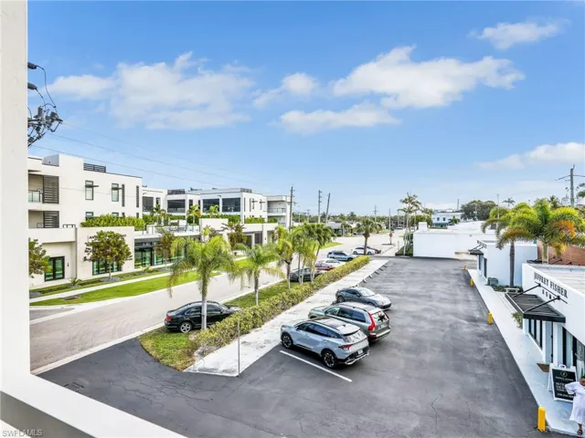 101 8th St S 201, Naples, Florida 34102