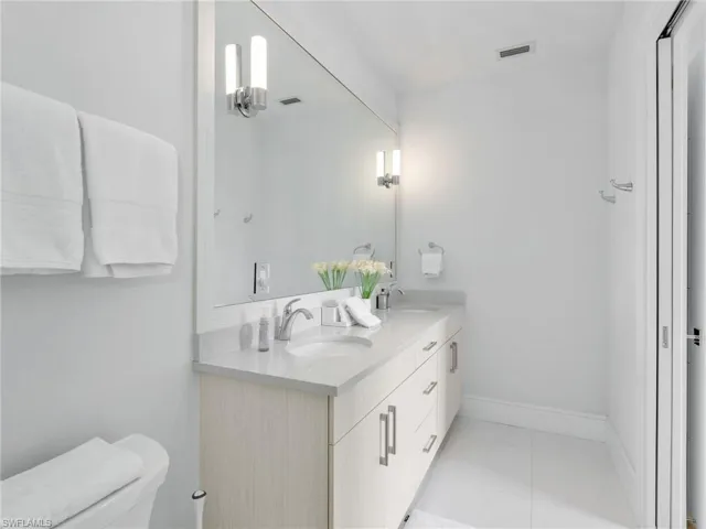 101 8th St S 201, Naples, Florida 34102