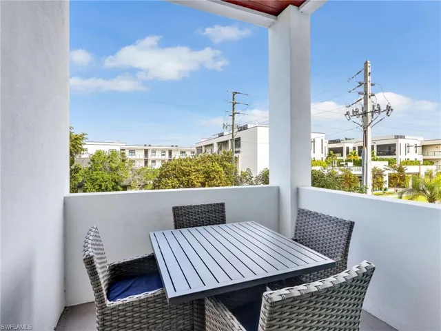 101  8th S ST, Naples, FL 34102