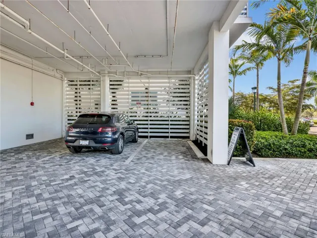 101  8th S ST, Naples, FL 34102