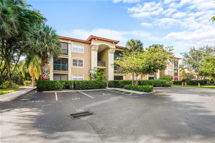 8960 Colonnades Ct E - Building #9 - Unit #9212nd Floor - Corner/End Unit.