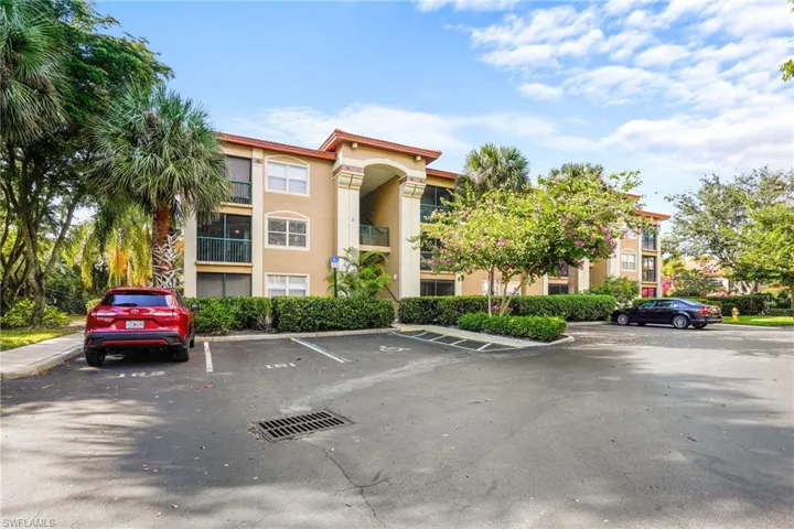 8960 Colonnades Ct E - Building #9 - Unit #9212nd Floor - Corner/End Unit.